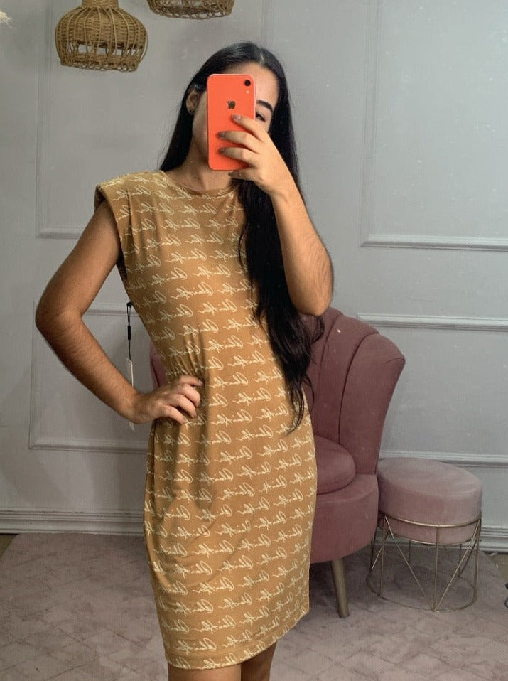 Vestido túnica sin mangas con cuello redondo y estampado en blanco tostado de Calvin Klein