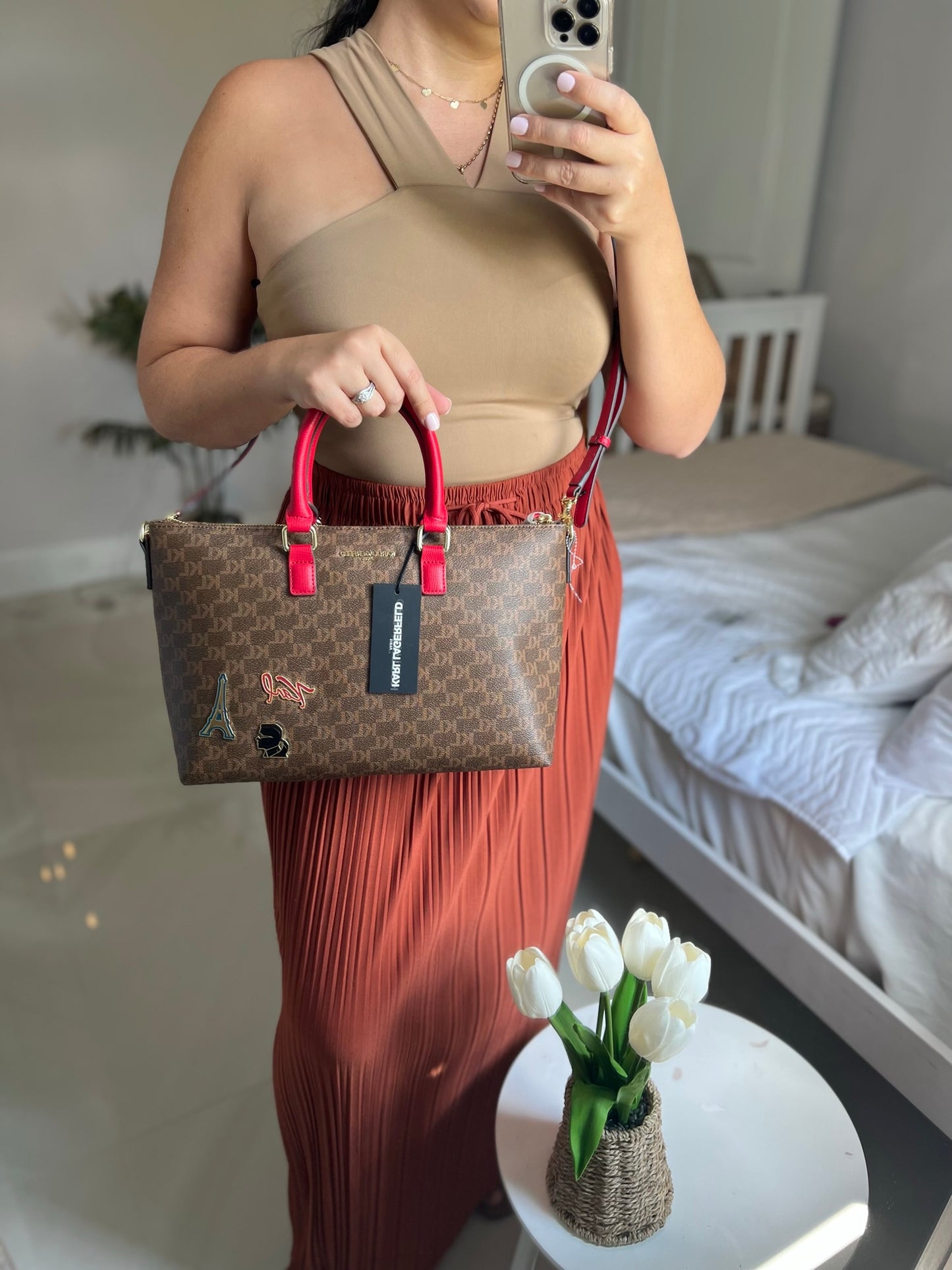 Bolso tote con monograma de Karl Lagerfeld