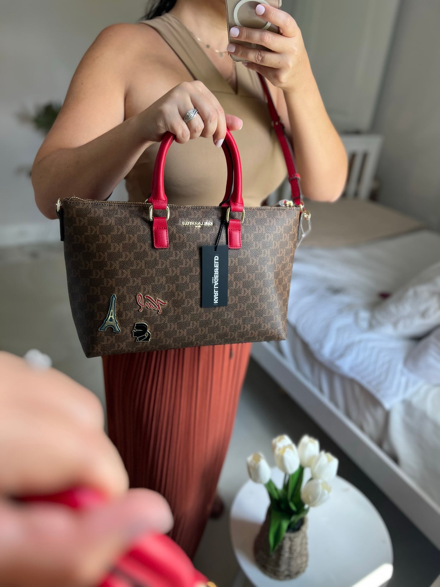 Bolso tote con monograma de Karl Lagerfeld