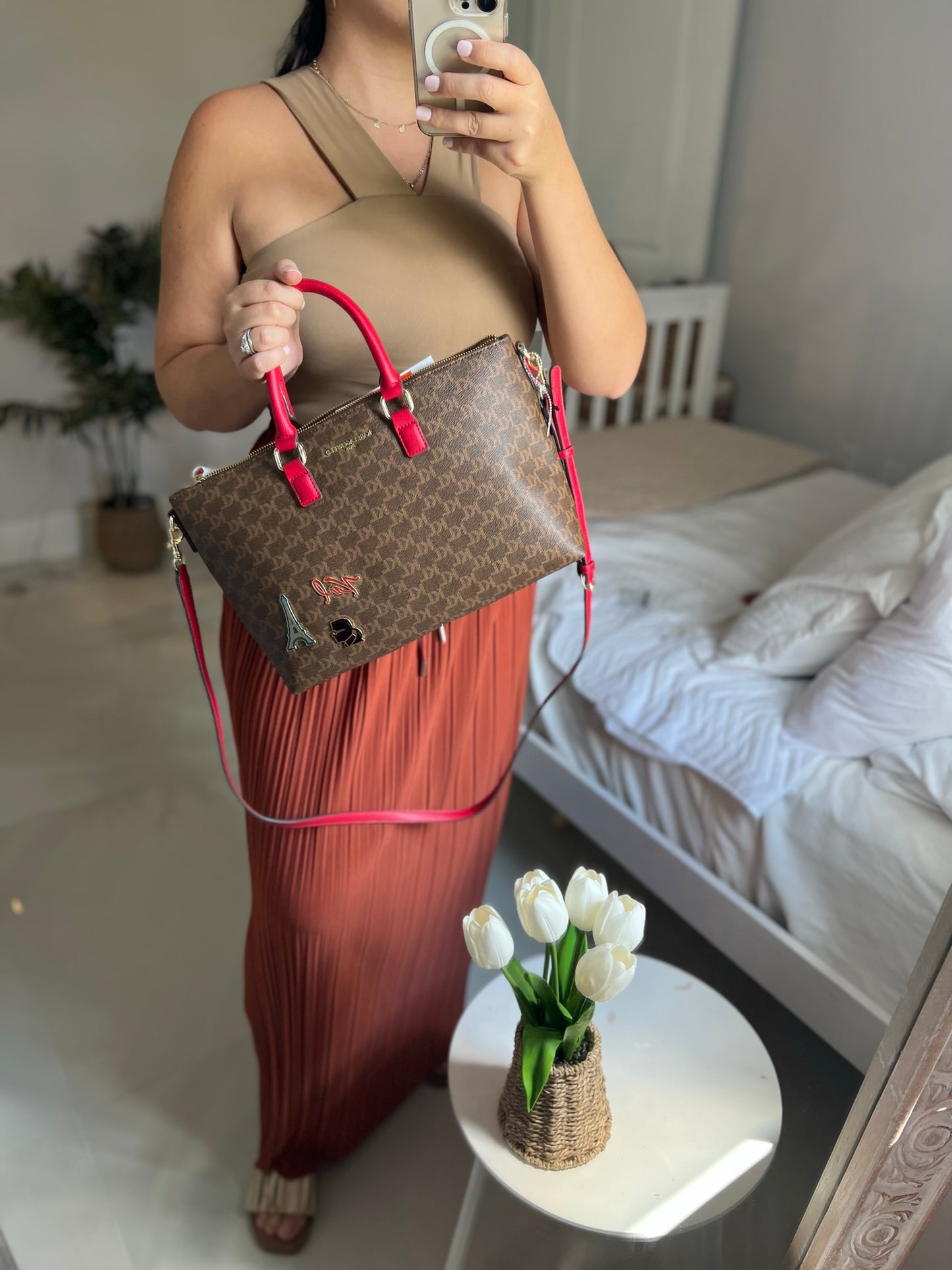 Bolso tote con monograma de Karl Lagerfeld