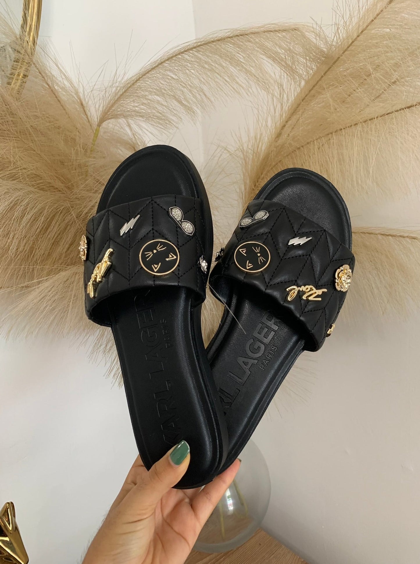 Sandalias con pasadores Carenza