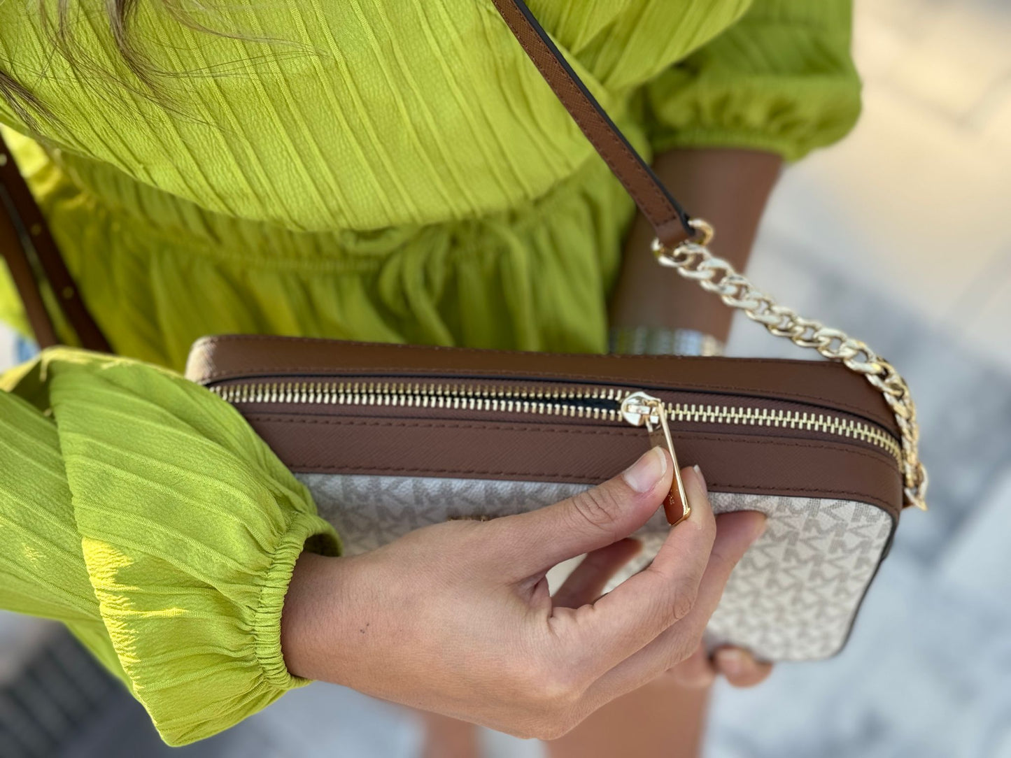 Michael Kors Jetset Bandolera grande en vainilla
