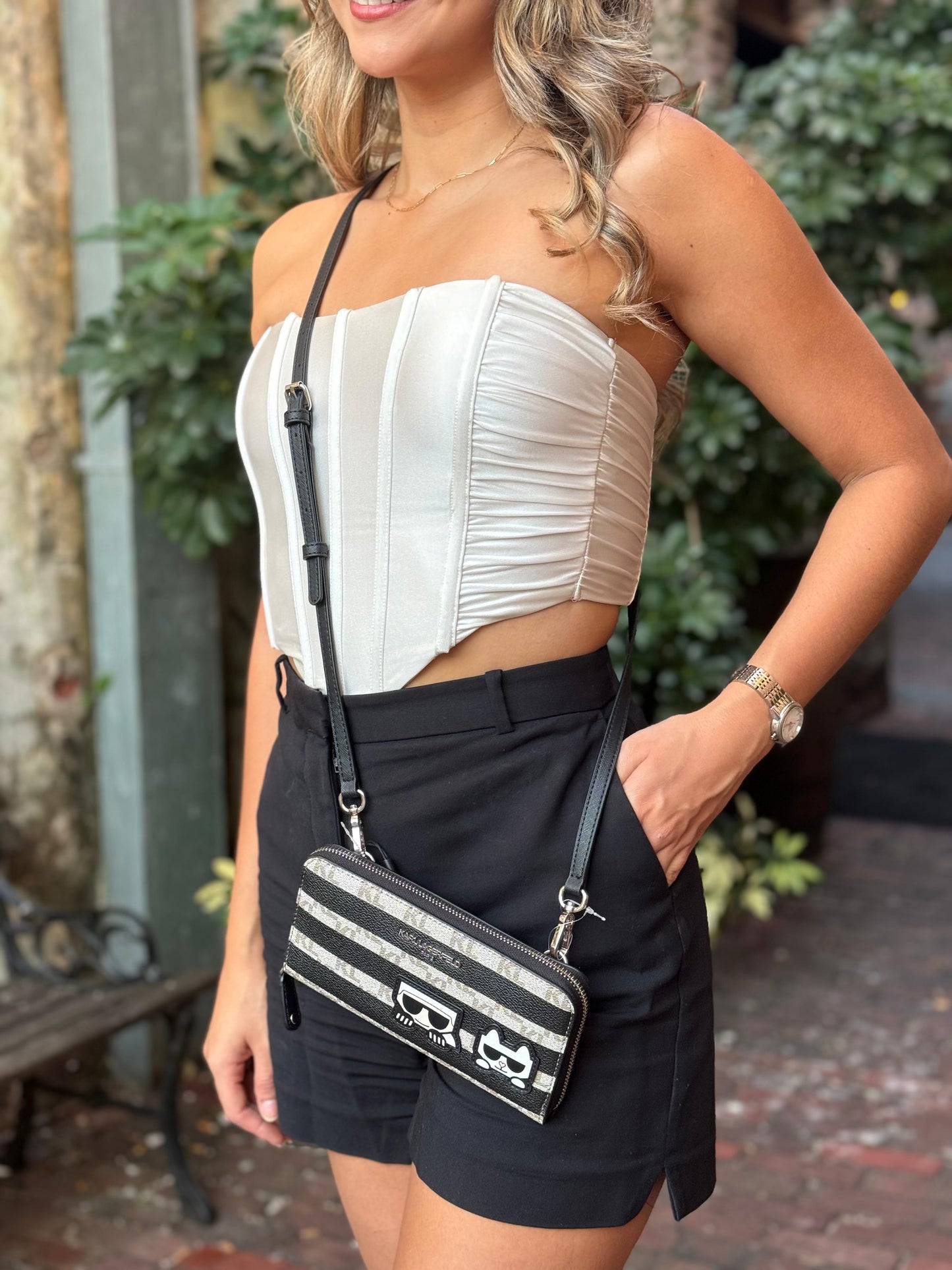 Cartera Paris de Karl Lagerfeld con cordón
