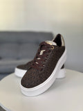 Tenis marron MK con letras Michael Kors