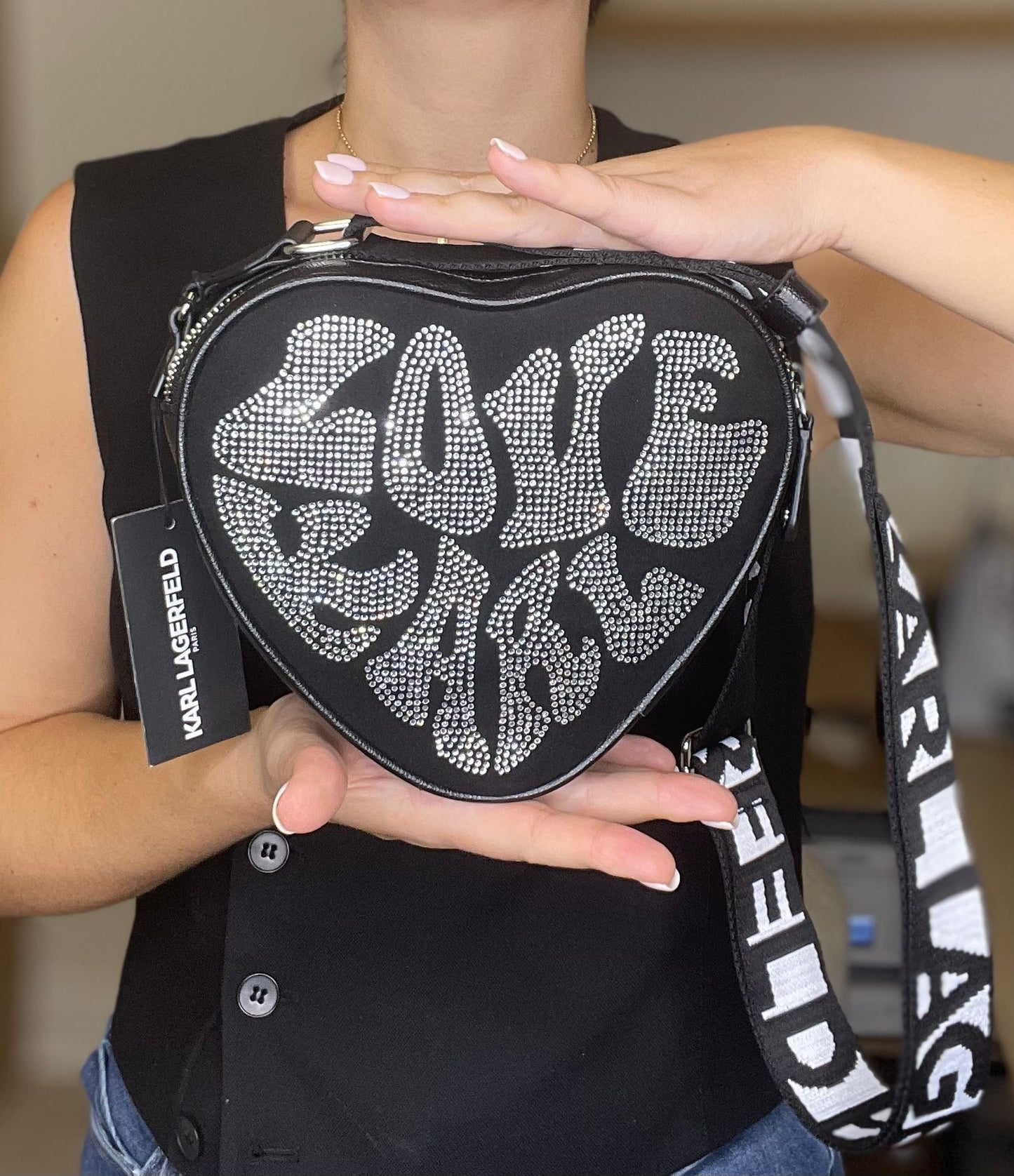 Bolso bandolera Karl Lagerfeld Paris Maybelle con logotipo de corazón de cristal negro nuevo y sellado