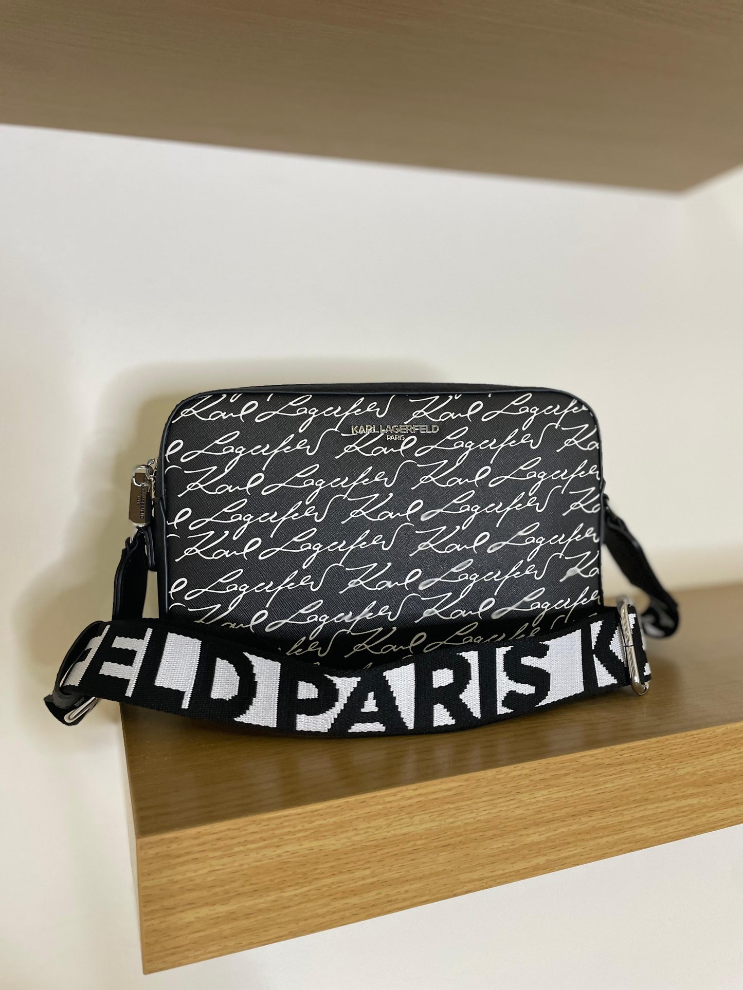 Bolsos de mano tipo bandolera de Karl Lagerfeld